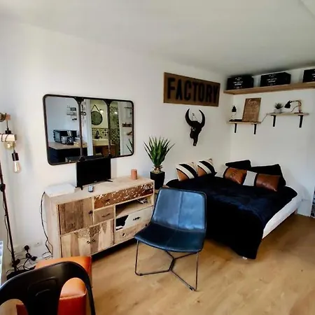 Apartment Escapade A *