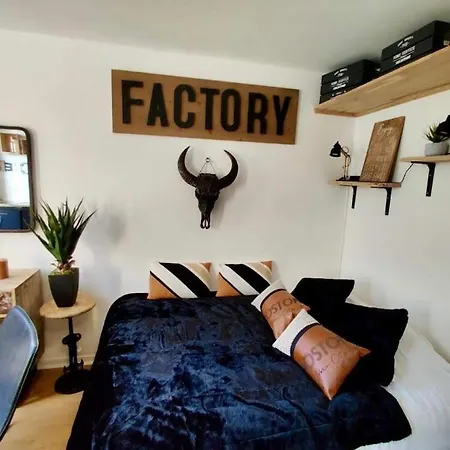 Apartment Escapade A *