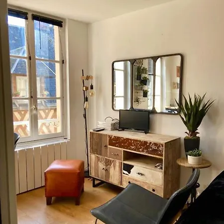 Apartment Escapade A *